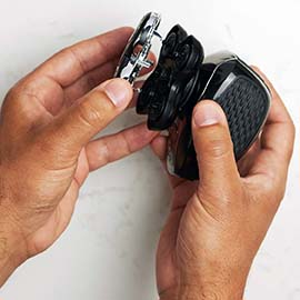 XR7000US Step 1 Remove Shaver Head